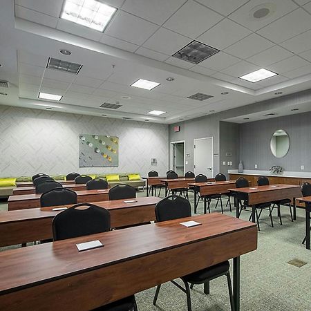 Springhill Suites Tampa North/Tampa Palms Экстерьер фото